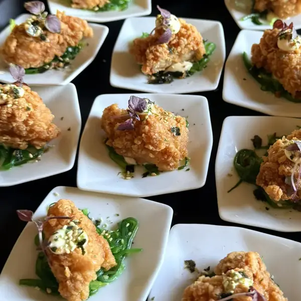 Krokante kip als warm borrelhapje van Jeff's Catering