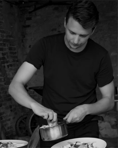 Jeff van Jeffs Catering uit Cuijk tijdens het bereiden van gerechten